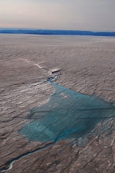 Greenland_lake_south_of_GULL_Hoffman_(7652633078)